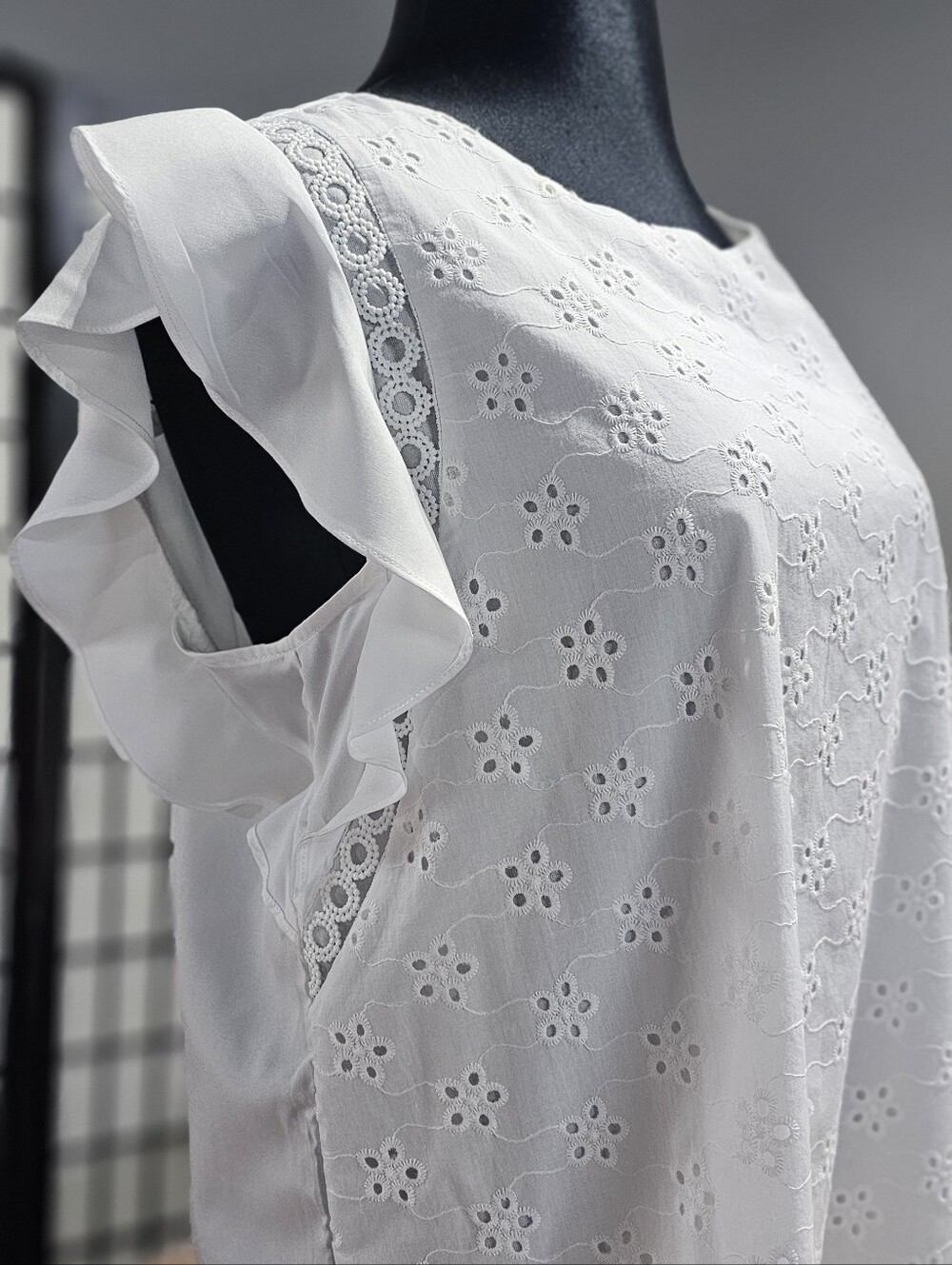 NWT Milk & Honey Women's White Eyelet Ruffle Sleeve Top - Brand